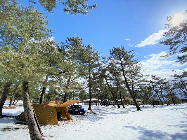 雪の積もった大島キャンプ場の写真
