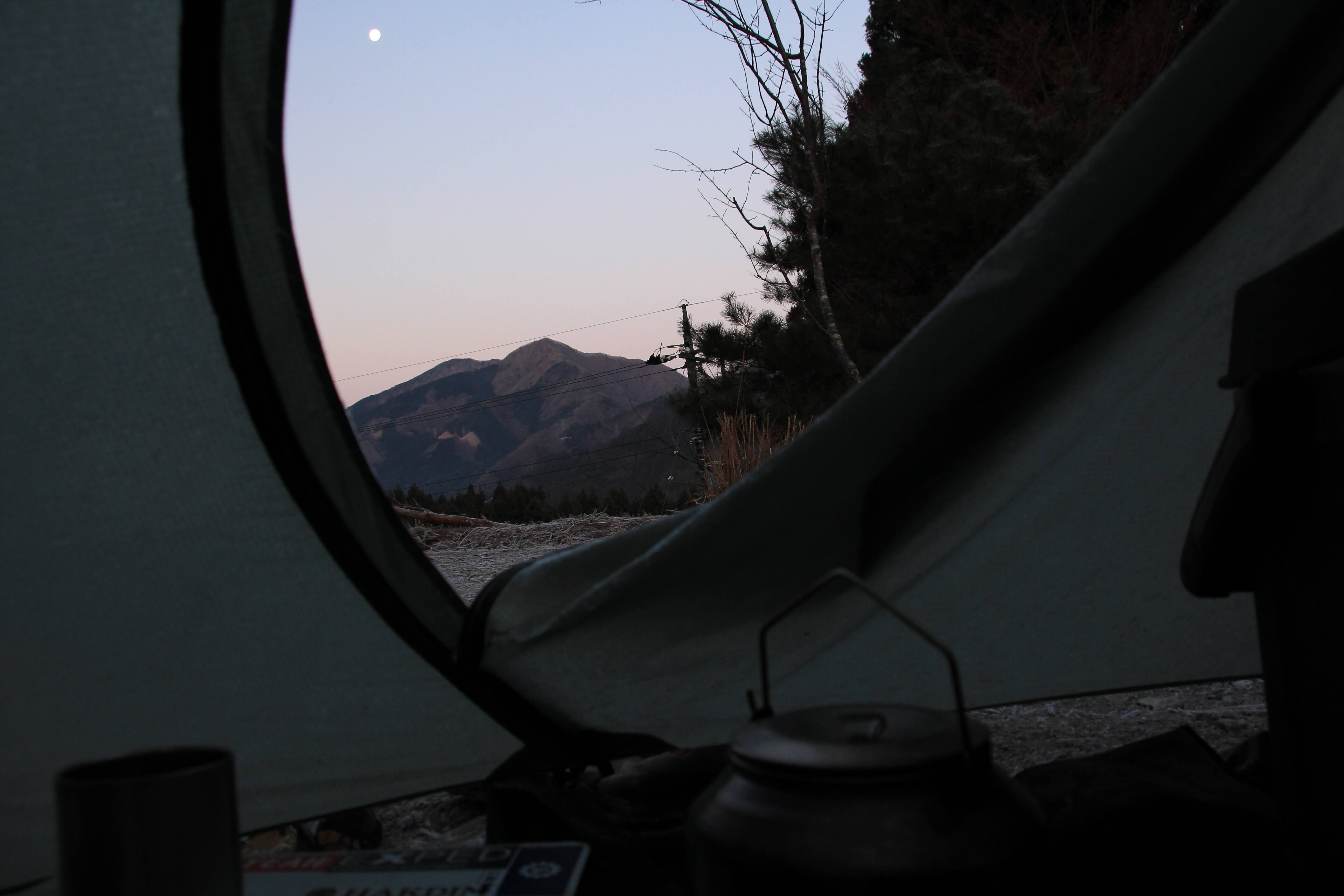 夜のキャンプ場の写真