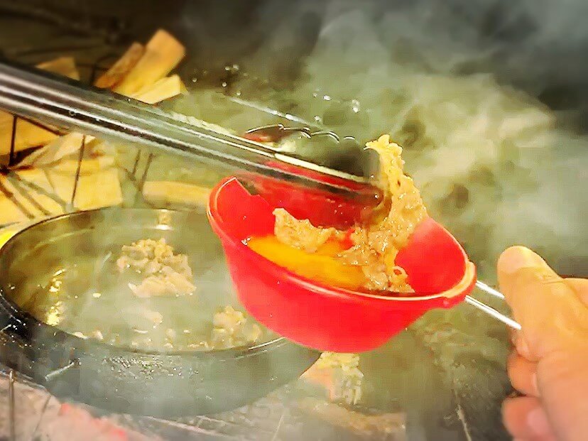 すき焼き鍋の写真