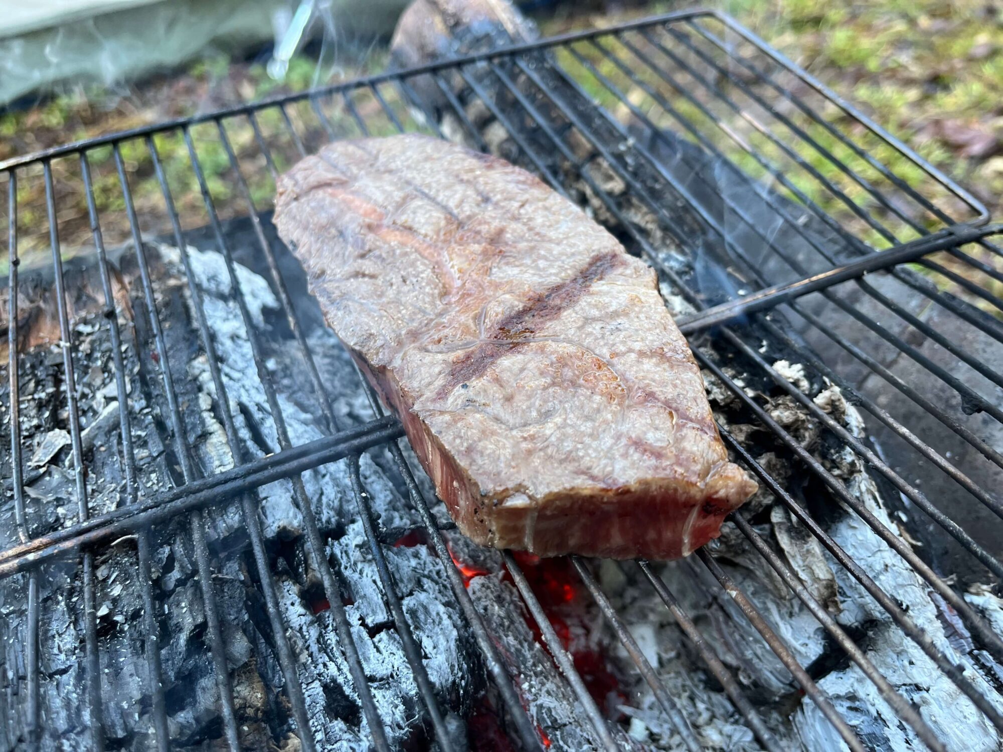 焼きあがったステーキの写真