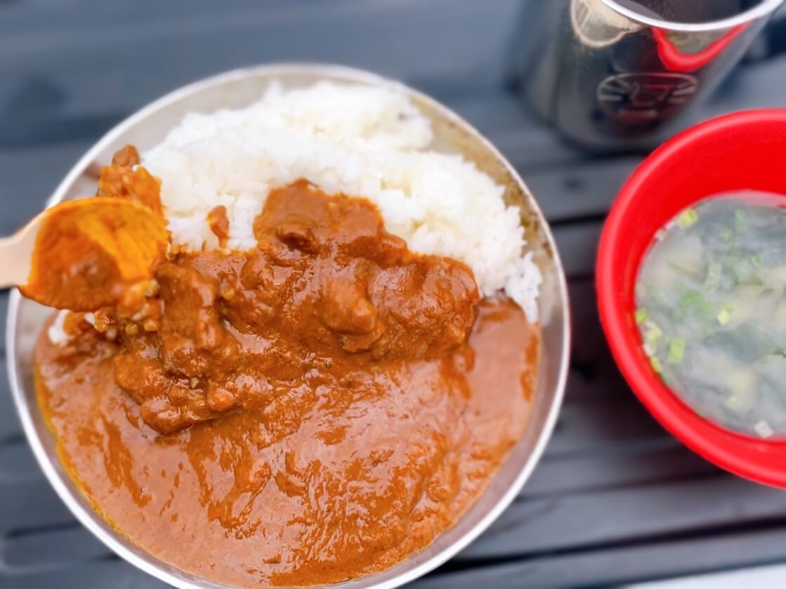 朝食のカレーの写真